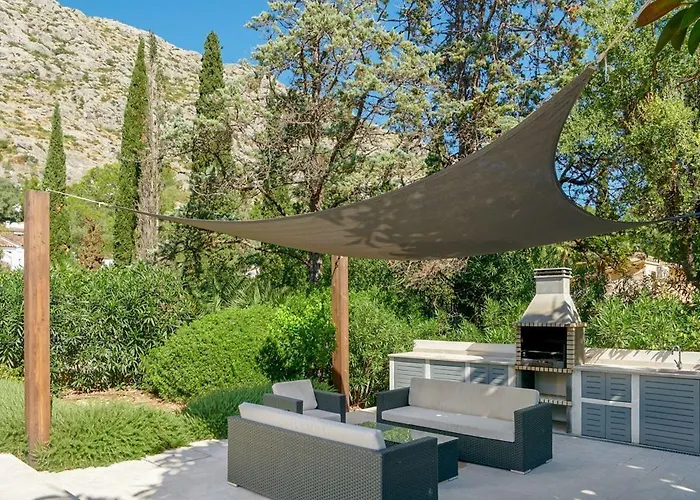 Font Вілла Польєнса